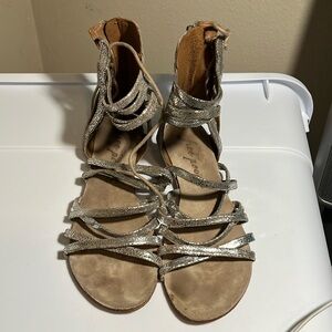 SILVER FREE PEOPLE SANDALS SIZE 37